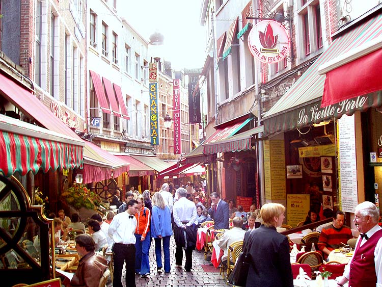 Na procházce typickou bruselskou uličkou plnou kaváren a restaurací