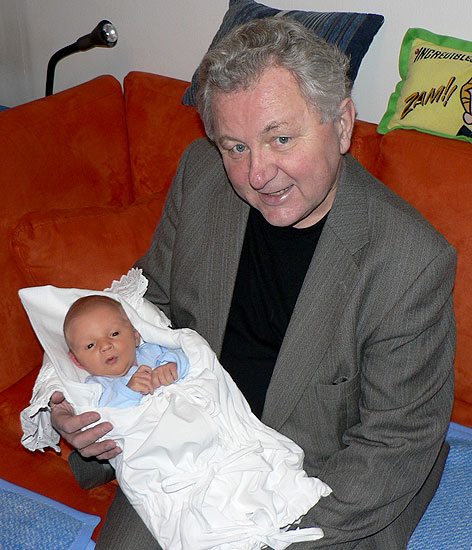 Jaroslav Zvěřina se svým, v pořadí již 5, vnoučkem Michalem, který se narodil v listopadu 2006