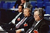 S kolegy – senátorem Skalickým a poslancem Laštůvkou na jednání COSAC, rok 2002 | Jaroslav Zvěřina