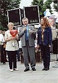 Kampaň do PS Parlamentu ČR, Žižkovo náměstí v Táboře, Zleva: Dáša Karlovská, Jaroslav Zvěřina a Marcela Holanová, rok 2002 | Jaroslav Zvěřina